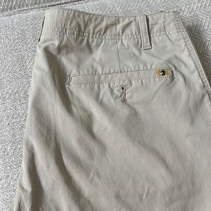 Men’s Duck Head Shorts. Khaki Size 34